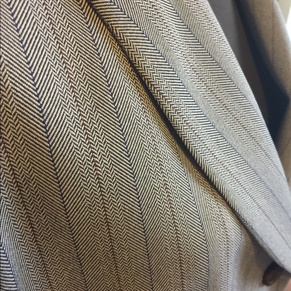 Pin striped suit - Picture 3 of 8